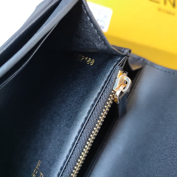 超激安ブランド財布偽物着用イメージ